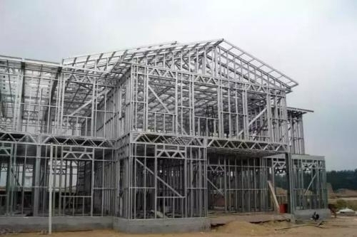 钢结构建筑应用众多，起到了不可缺少的效用